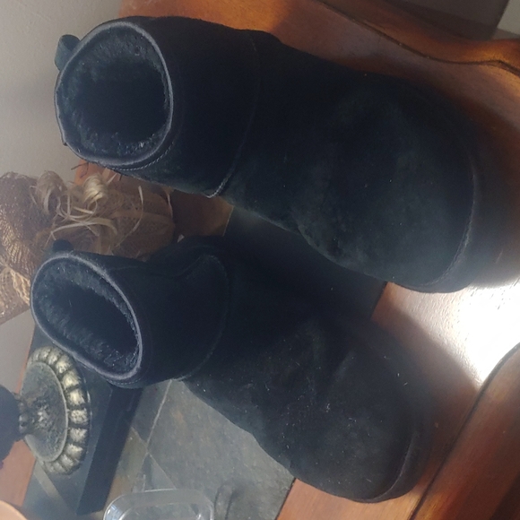 UGG BOOTIES Sz 7 With Adorable Bow - Picture 1 of 4